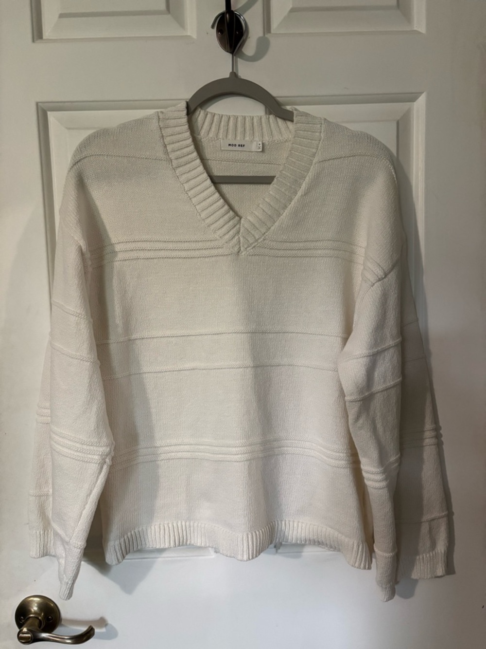 Womens White V-Neck Knit Sweater. Pretty raised stripe detail. See notes for fit